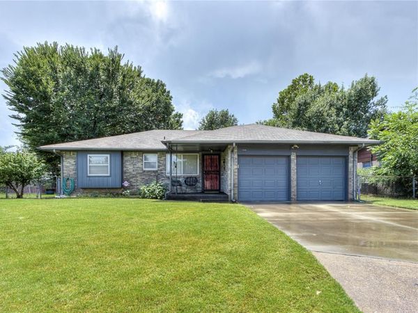 1048 NW 6th Place, Moore, OK 73160