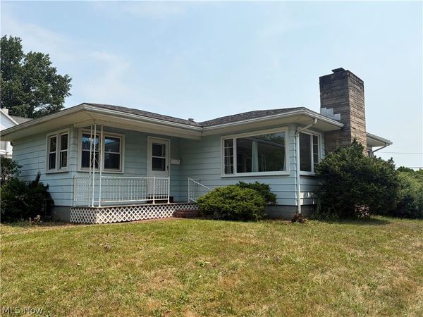 404 Jackson Avenue NE, Brewster, OH 44613