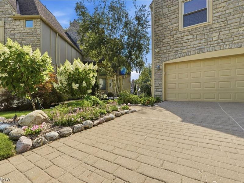 4262 Vilamoura Drive , Avon, OH 44011 Photo 2