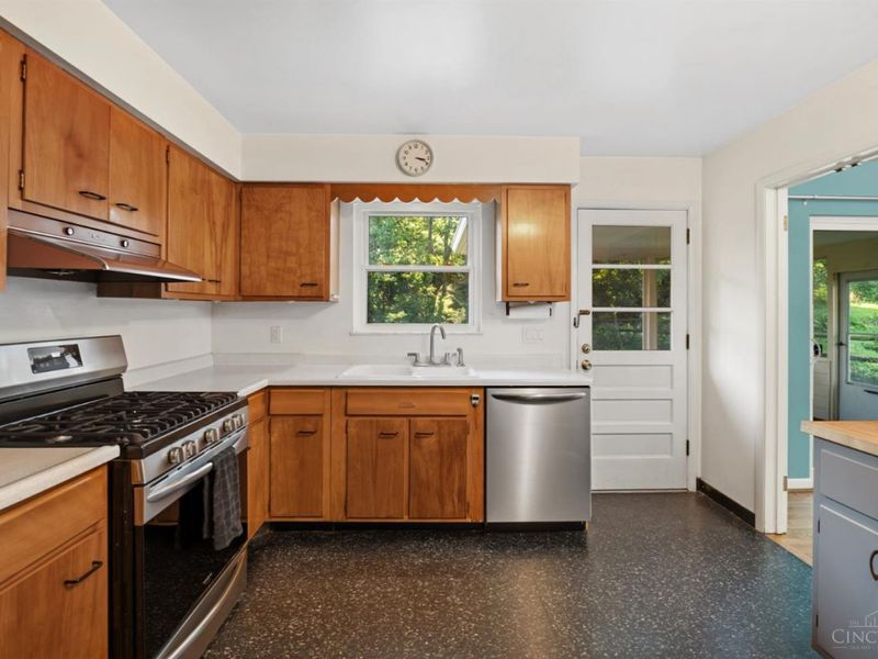 2855 Almester Drive, Cincinnati, OH 45211 Photo 12
