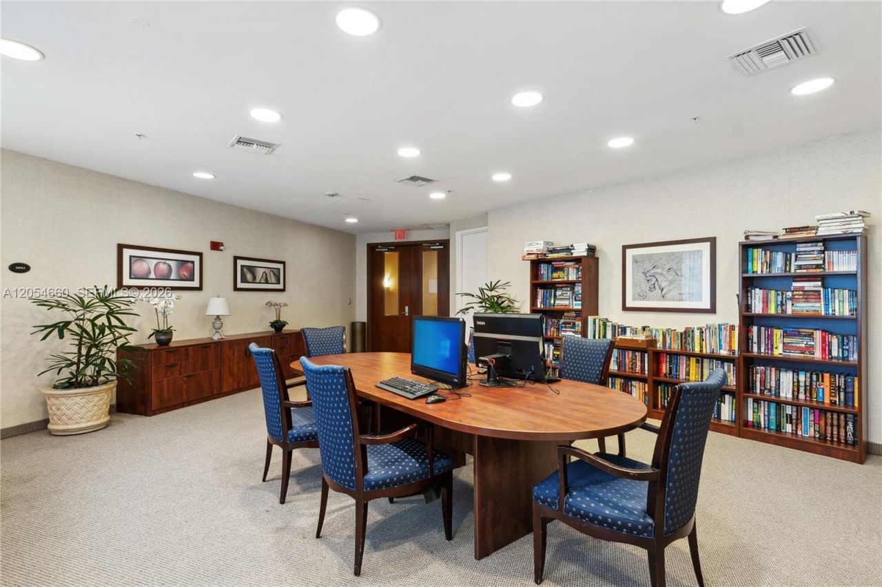 19501 W Country Club Dr , Unit 2506, Aventura, FL 33180 Photo
