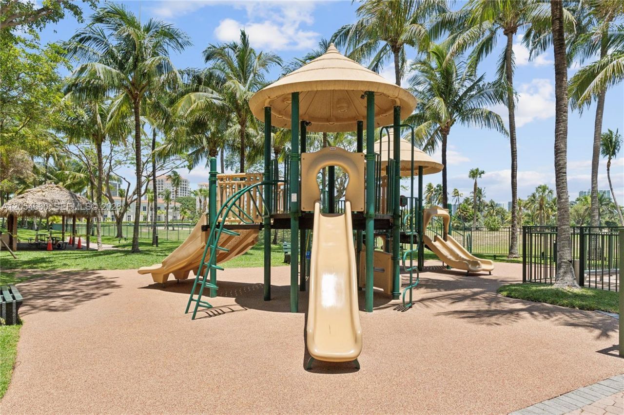 19501 W Country Club Dr , Unit 2506, Aventura, FL 33180 Photo