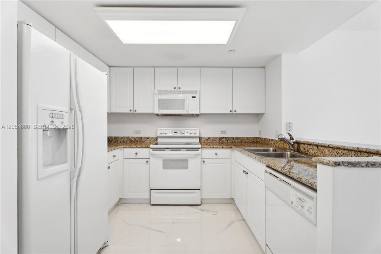 19501 W Country Club Dr , Unit 2506, Aventura, FL 33180 Photo