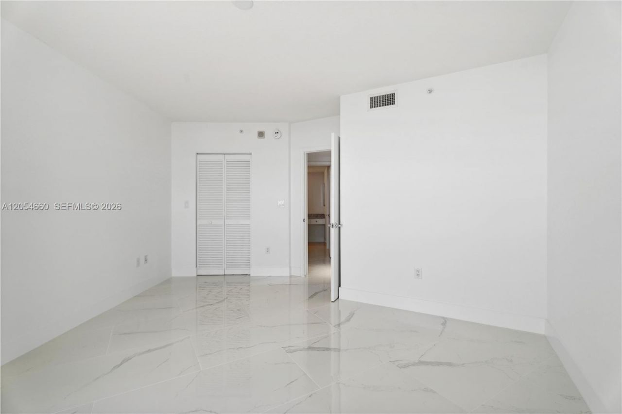 19501 W Country Club Dr , Unit 2506, Aventura, FL 33180 Photo