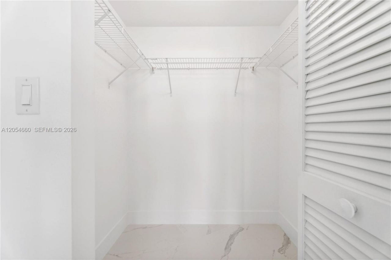 19501 W Country Club Dr , Unit 2506, Aventura, FL 33180 Photo