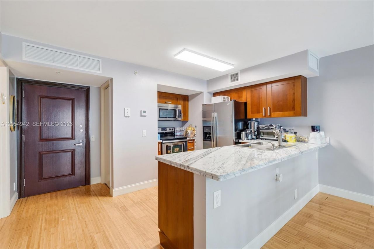 9499 Collins Ave , Unit 607, Surfside, FL 33154 Photo