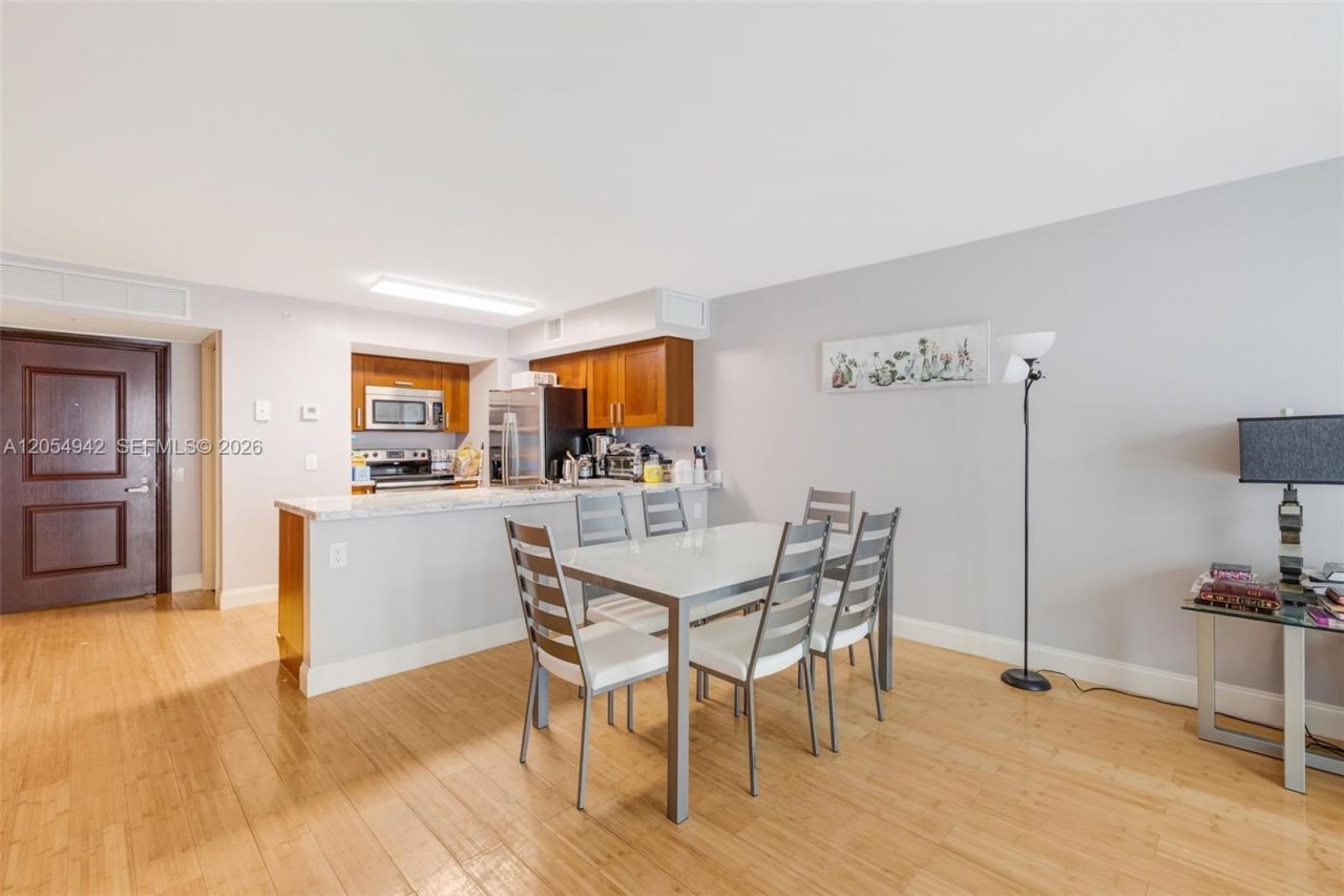 9499 Collins Ave , Unit 607, Surfside, FL 33154 Photo