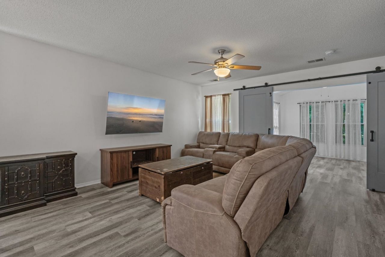 121 Bellegrove Dr.  Photo 8
