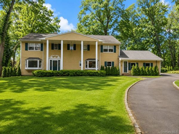 5 Linda Court , Oyster Bay, NY 11771