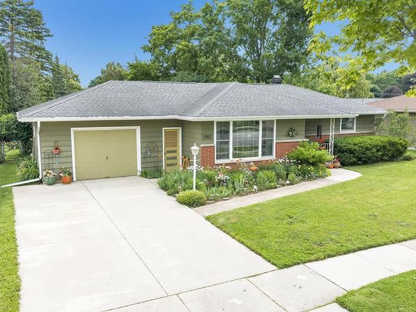 1762 CHATEAU DRIVE, Green Bay, WI 54304