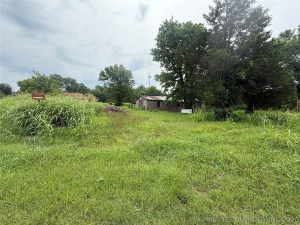 907 W Corporation Street , Henryetta, OK 74437