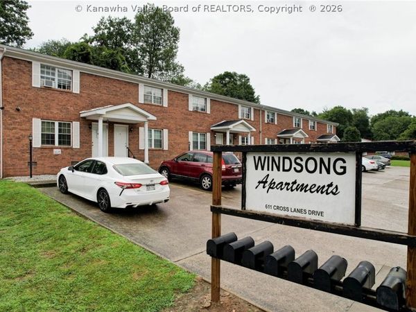 611 Cross Lanes Drive, Nitro, WV 25143