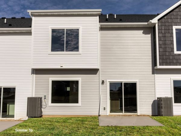 9152 Robinson Drive, West Des Moines, IA 50266