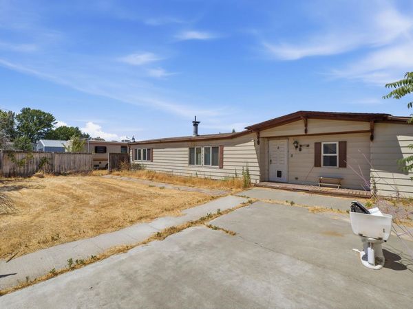 273 Harbor Blvd, Burbank, WA 99323