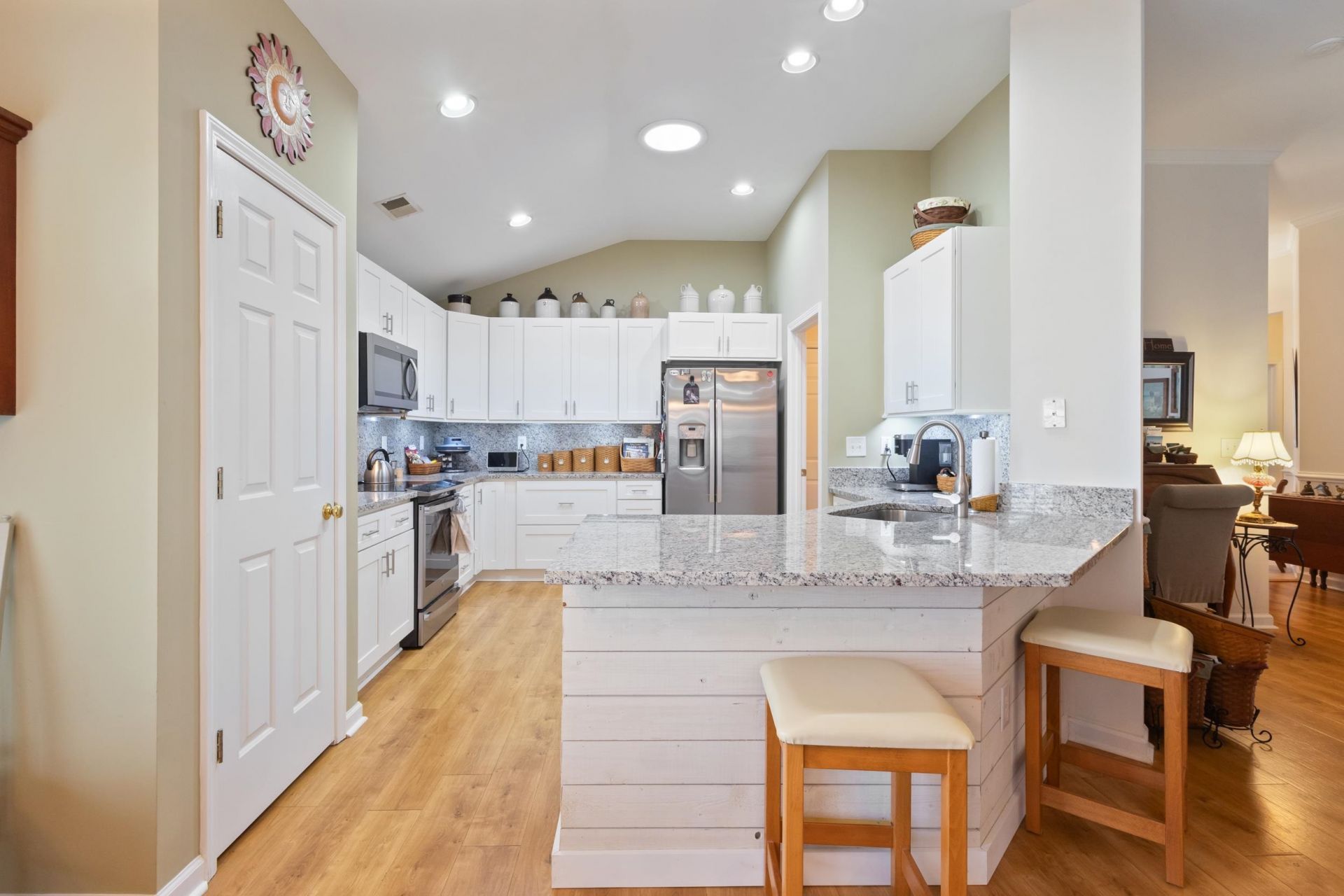125 Seville Dr.  Photo 13