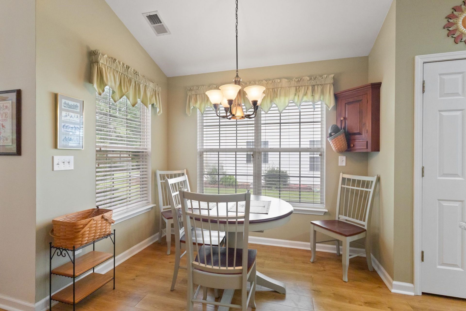 125 Seville Dr.  Photo 17