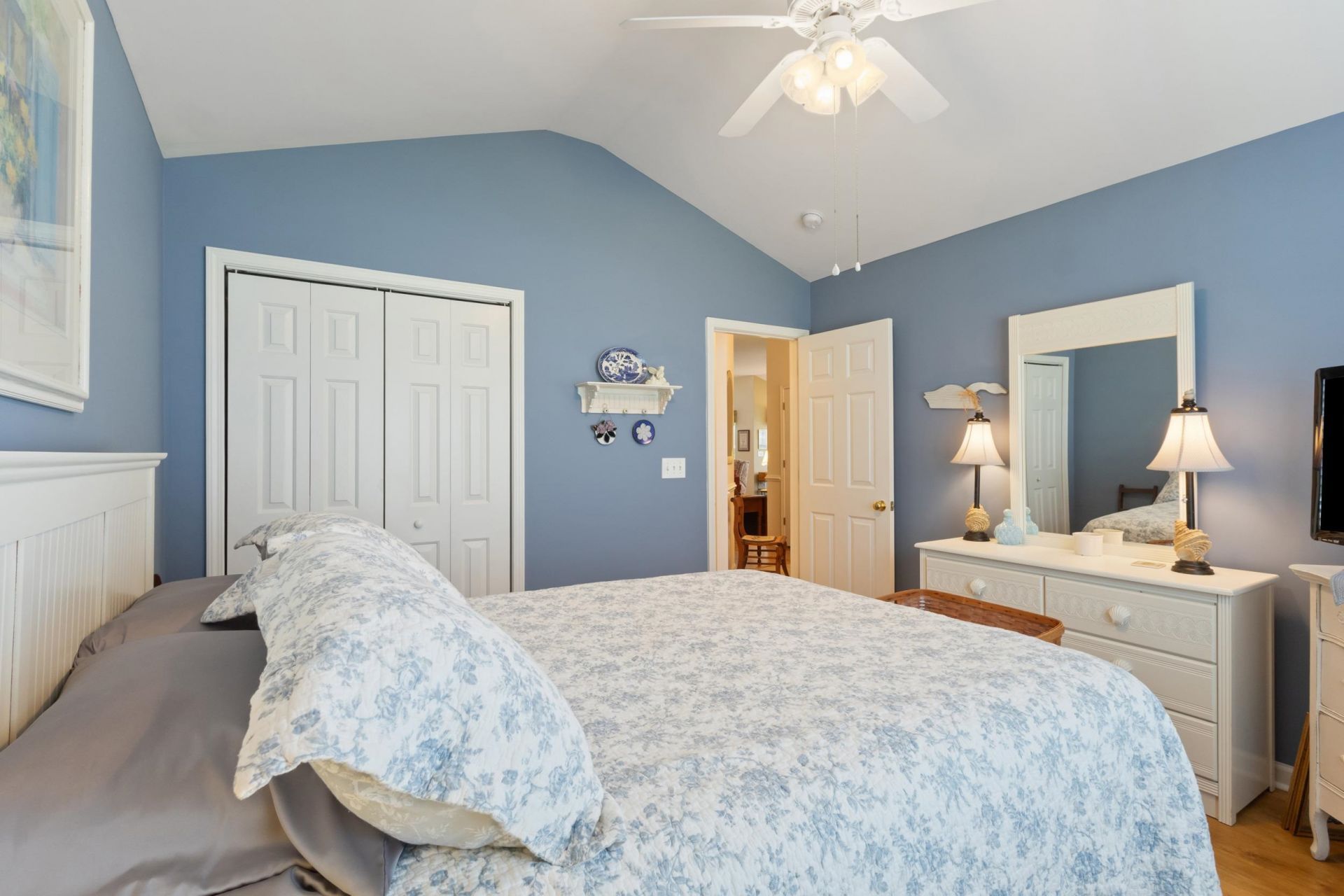 125 Seville Dr.  Photo 32