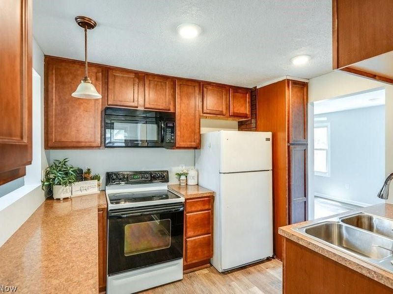 2284 Markey Street , Akron, OH 44319 Photo 4