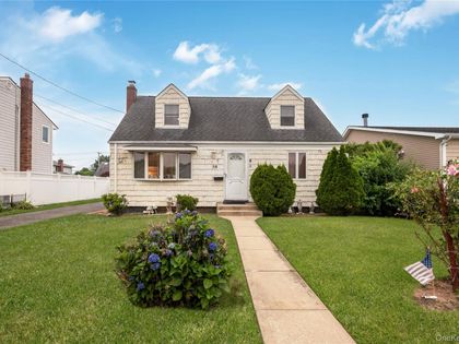 58 S Crescent Drive  Farmingdale, NY 11735