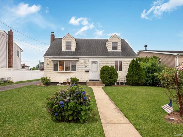 58 S Crescent Drive , Farmingdale, NY 11735