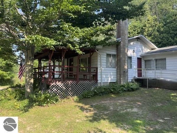 4724 Plum Valley Road NW, Rapid City, MI 49676
