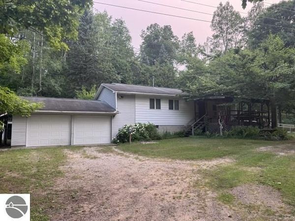 4724 Plum Valley Road NW, Rapid City, MI 49676
