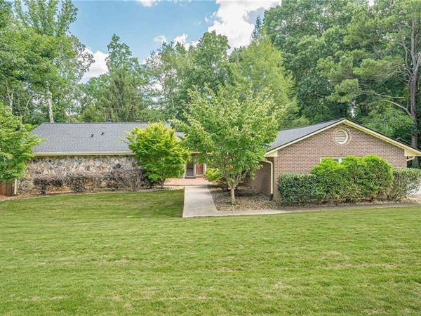 115 Farmstead Lane, Roswell, GA 30075