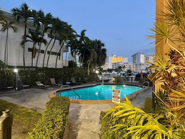 2420 Diana Dr , Unit 302, Hallandale Beach, FL 33009