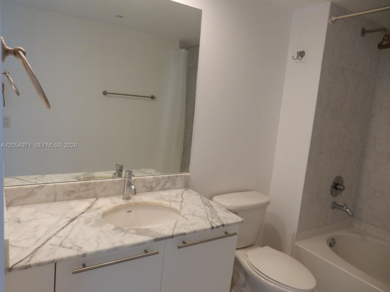 950 Brickell Bay Dr, Unit 3208, Miami, FL 33131 Photo