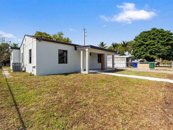 1060 NW 35th Ct , Unit 1060, Miami, FL 33125