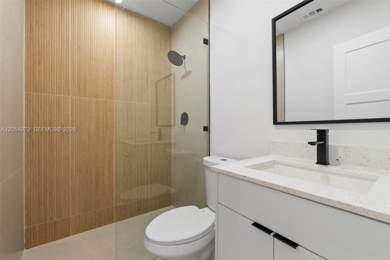 1060 NW 35th Ct , Unit 1060, Miami, FL 33125 Photo