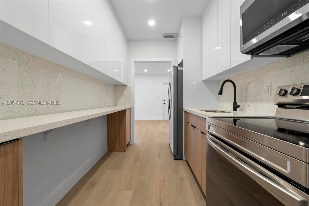 1060 NW 35th Ct , Unit 1060, Miami, FL 33125 Photo