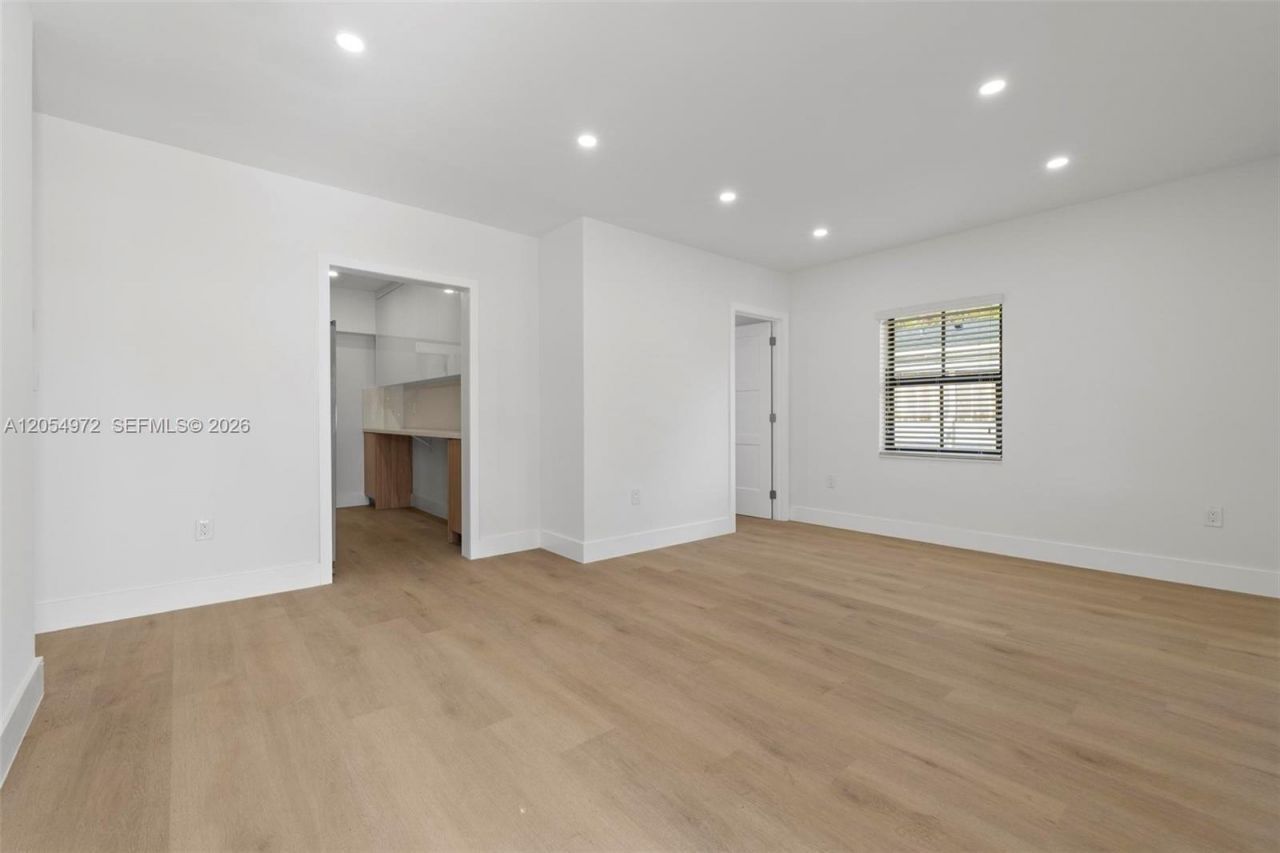 1060 NW 35th Ct , Unit 1060, Miami, FL 33125 Photo