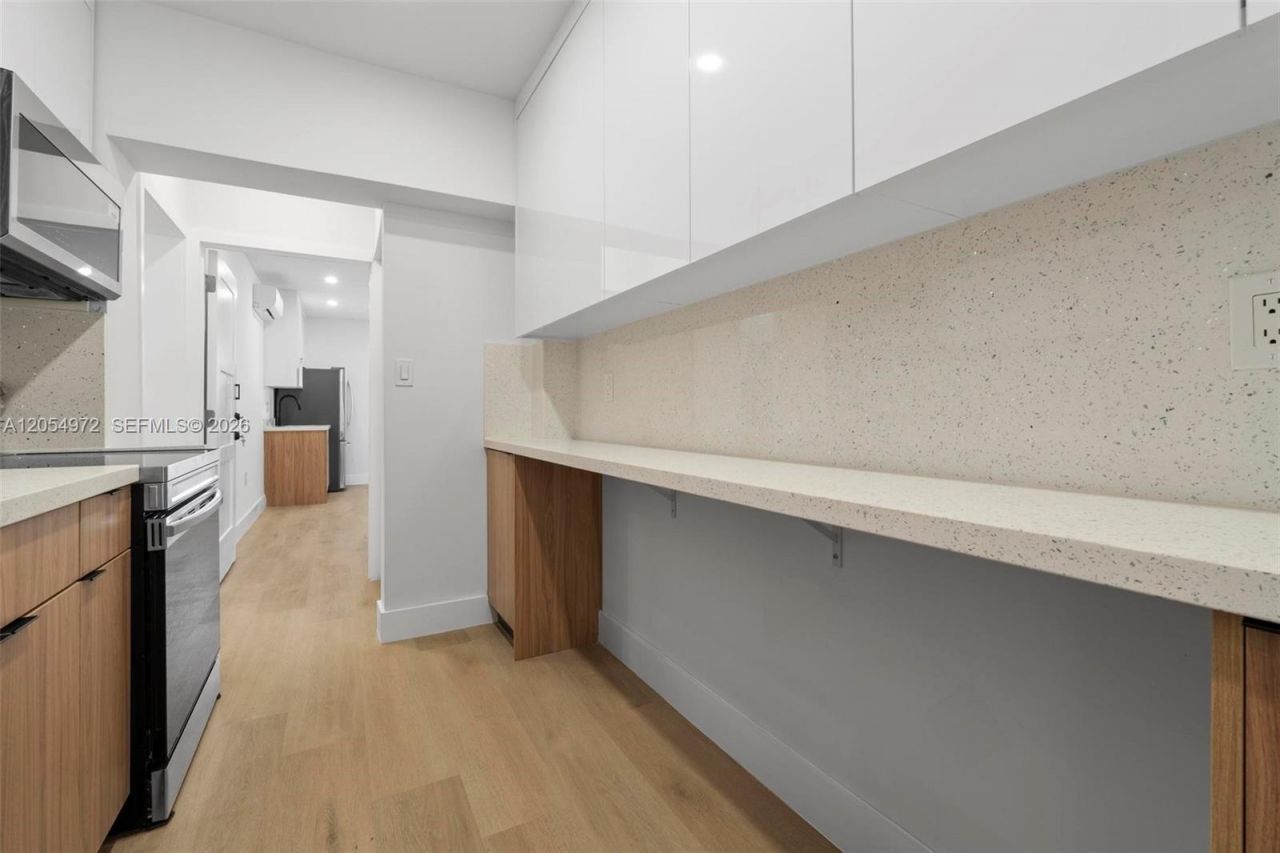 1060 NW 35th Ct , Unit 1060, Miami, FL 33125 Photo