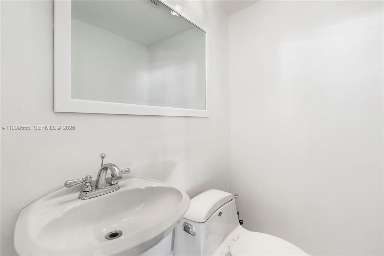 600 NE 36th St , Unit 1520, Miami, FL 33137 Photo