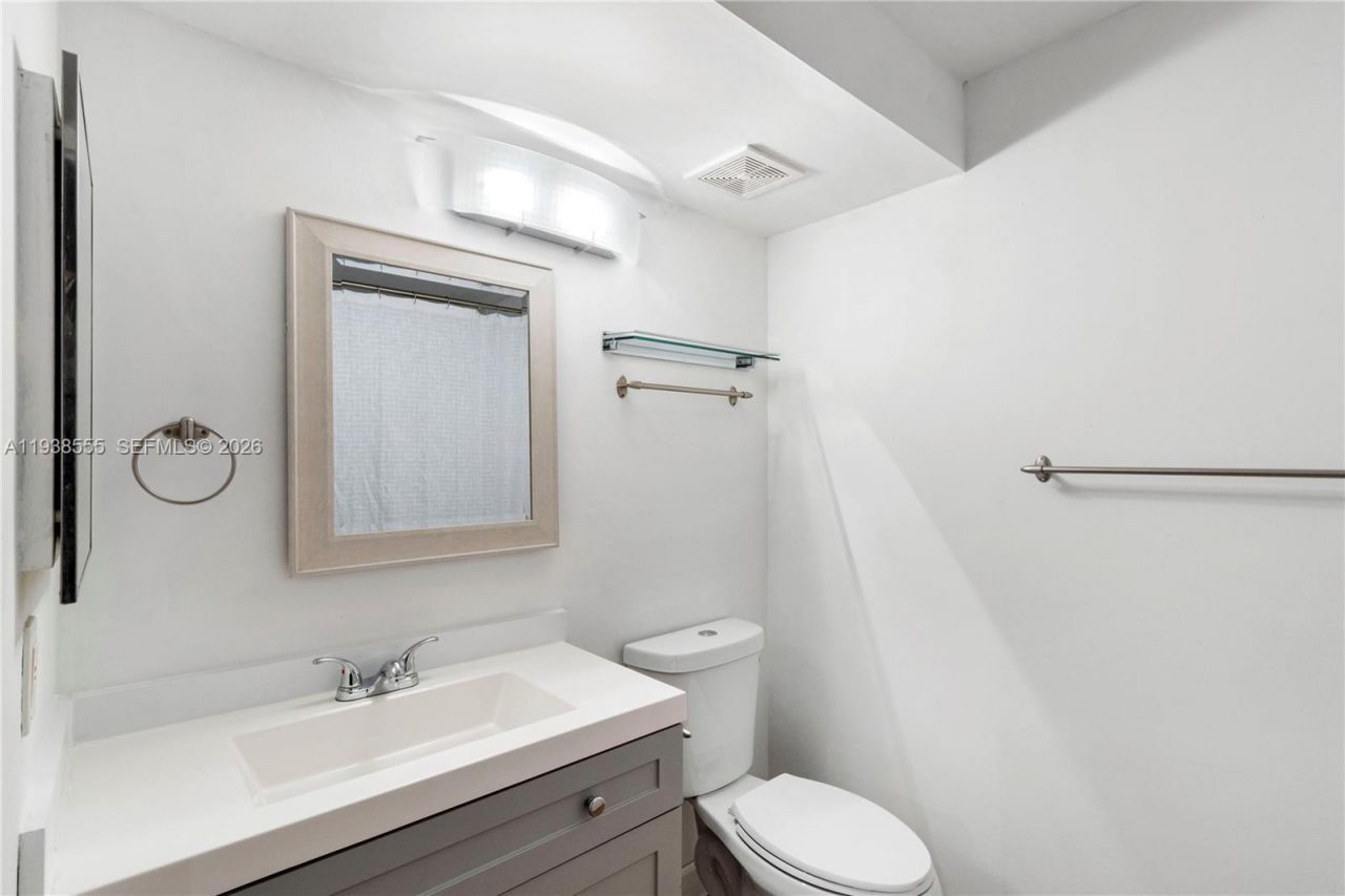600 NE 36th St , Unit 1520, Miami, FL 33137 Photo