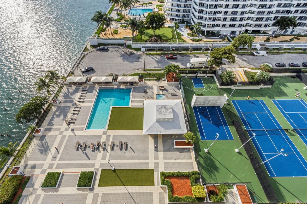 600 NE 36th St , Unit 1520, Miami, FL 33137 Photo