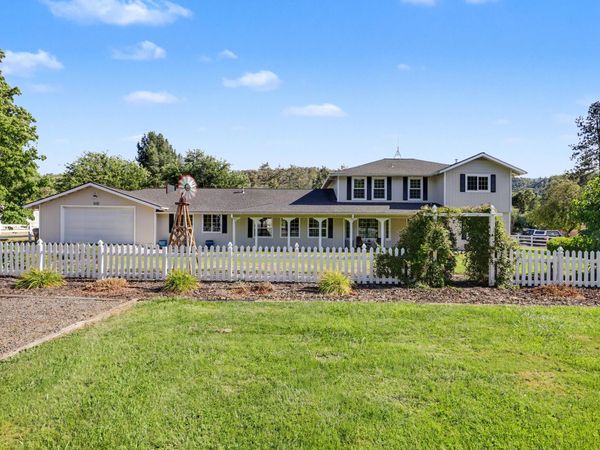 6575 Old Stage Road, Central Point, OR 97502