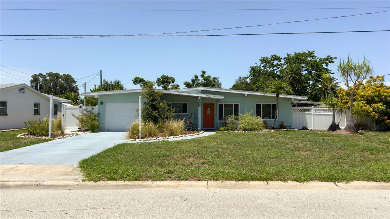 2215 Alvarado Lane, Sarasota, FL 34231 Photo