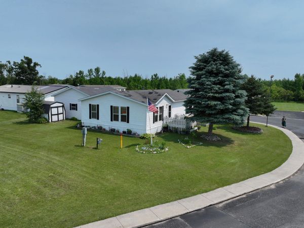 80 Woodland Court, Cheboygan, MI 49721