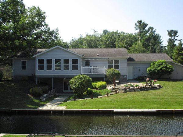6642 Burchfield Road, Indian River, MI 49749