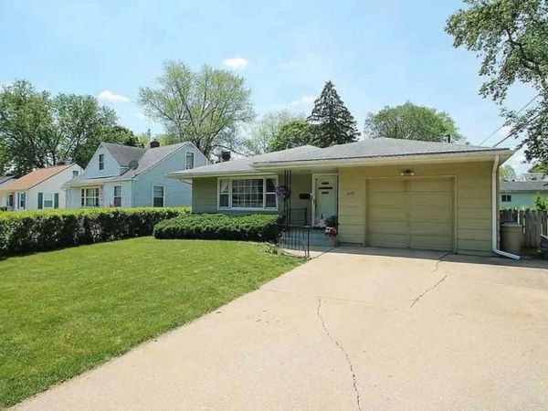 2107 Ohio Parkway , Rockford, IL 61108