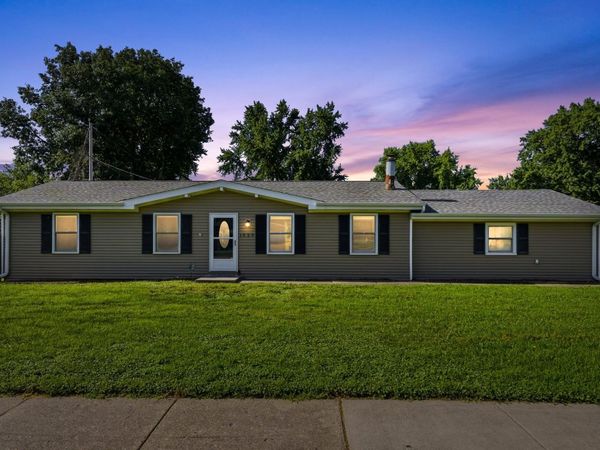 1929 Tanglefoot Lane , Bettendorf, IA 52722