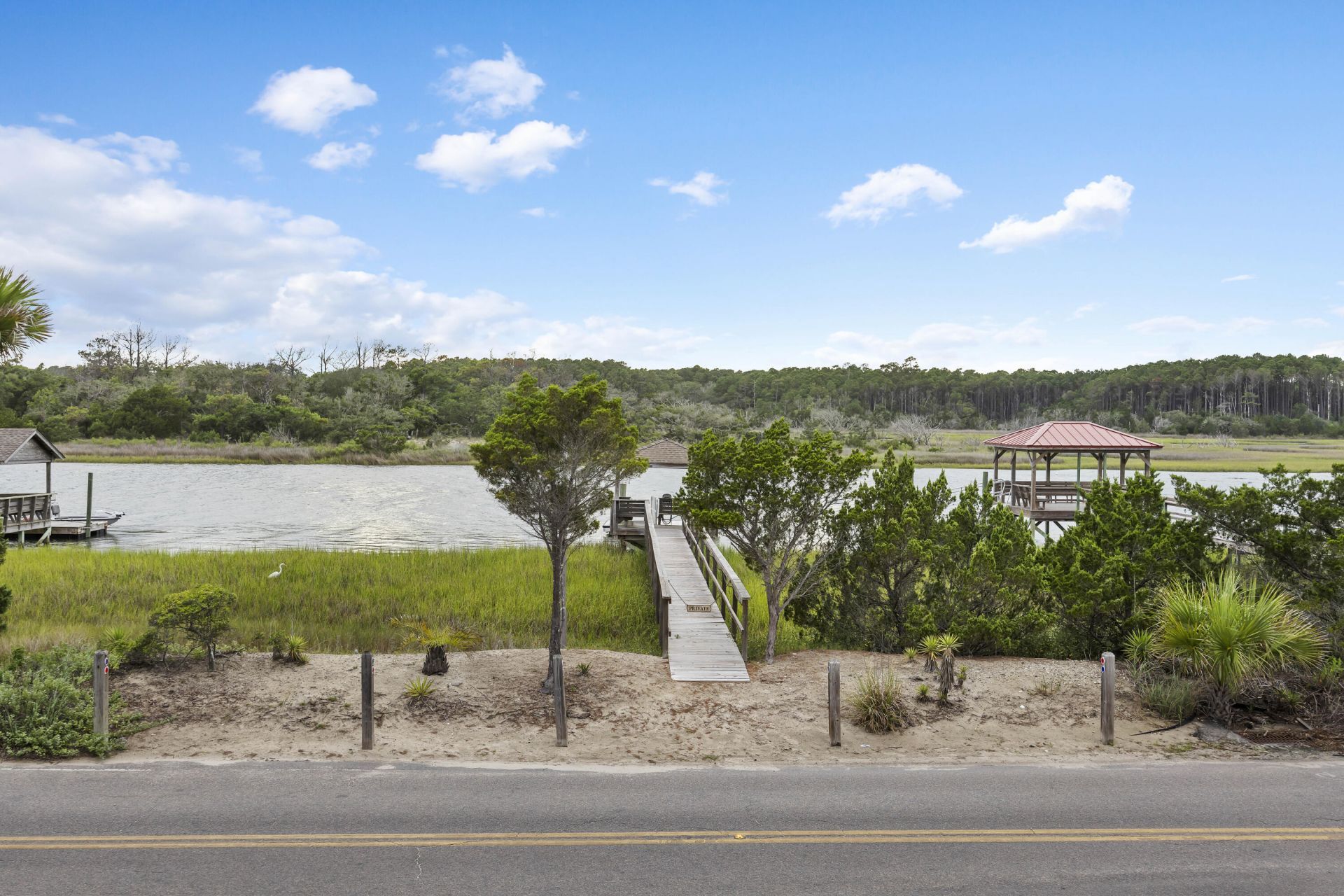 670 Springs Avenue Photo 24