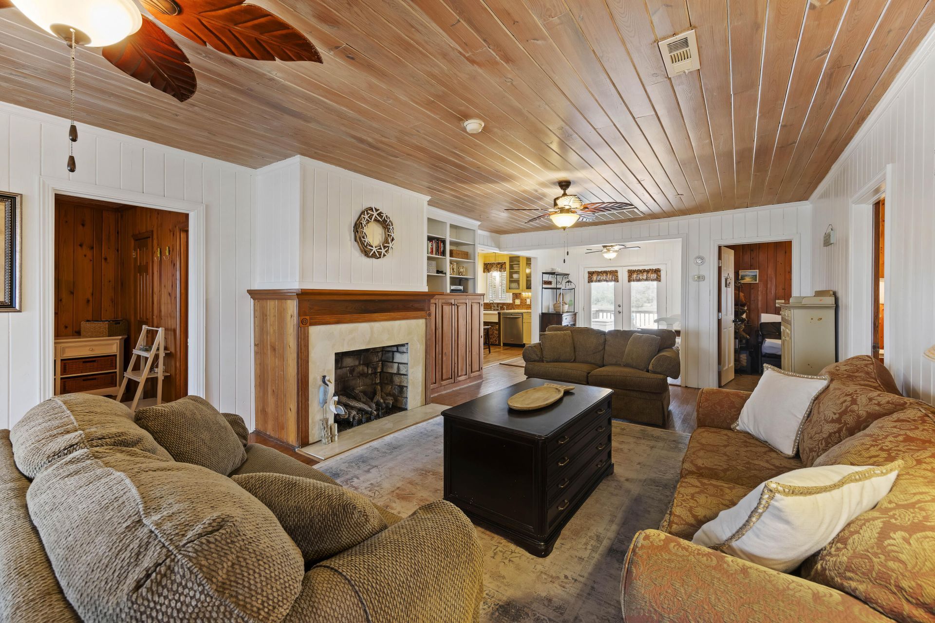 670 Springs Avenue Photo 44