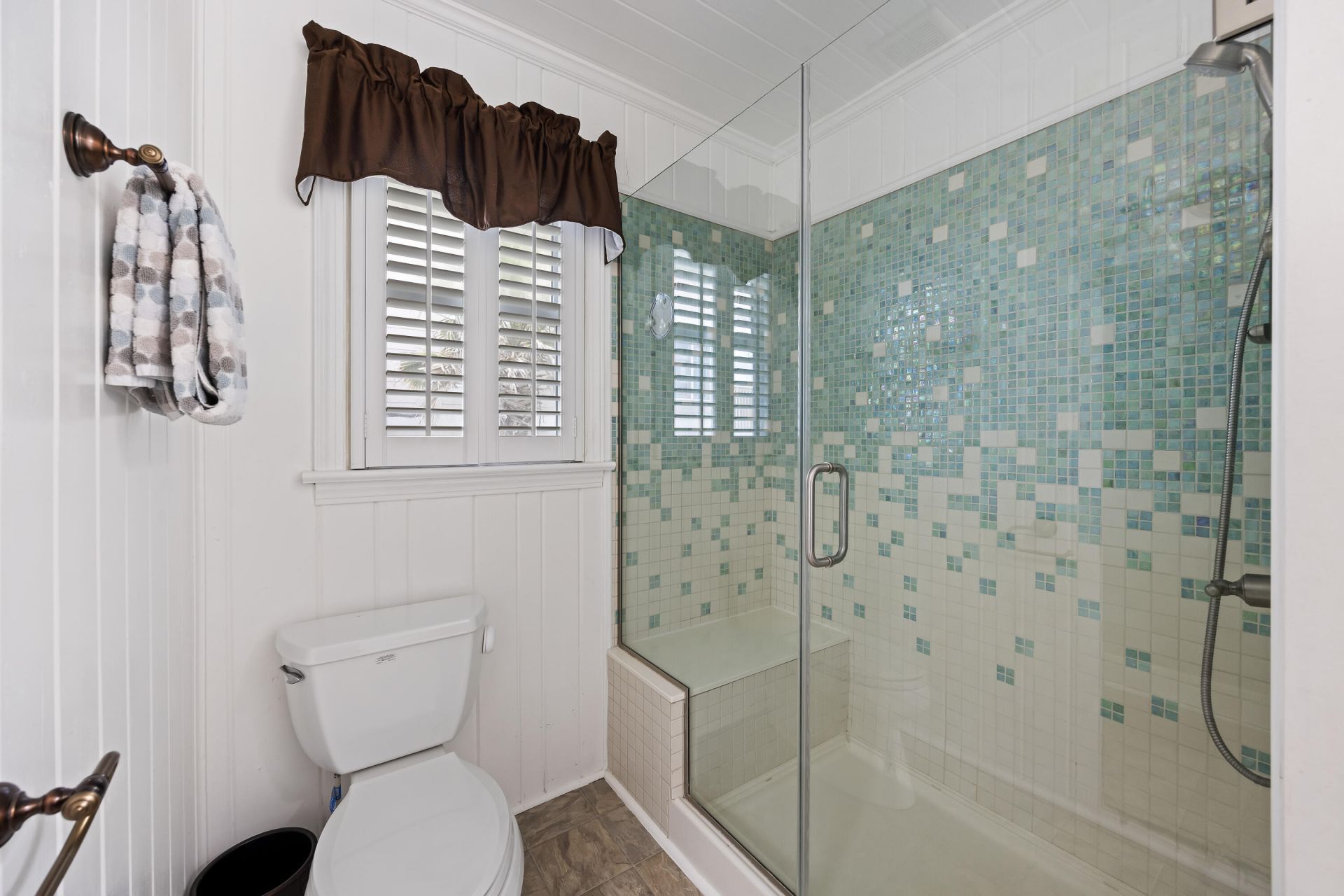670 Springs Avenue Photo 45