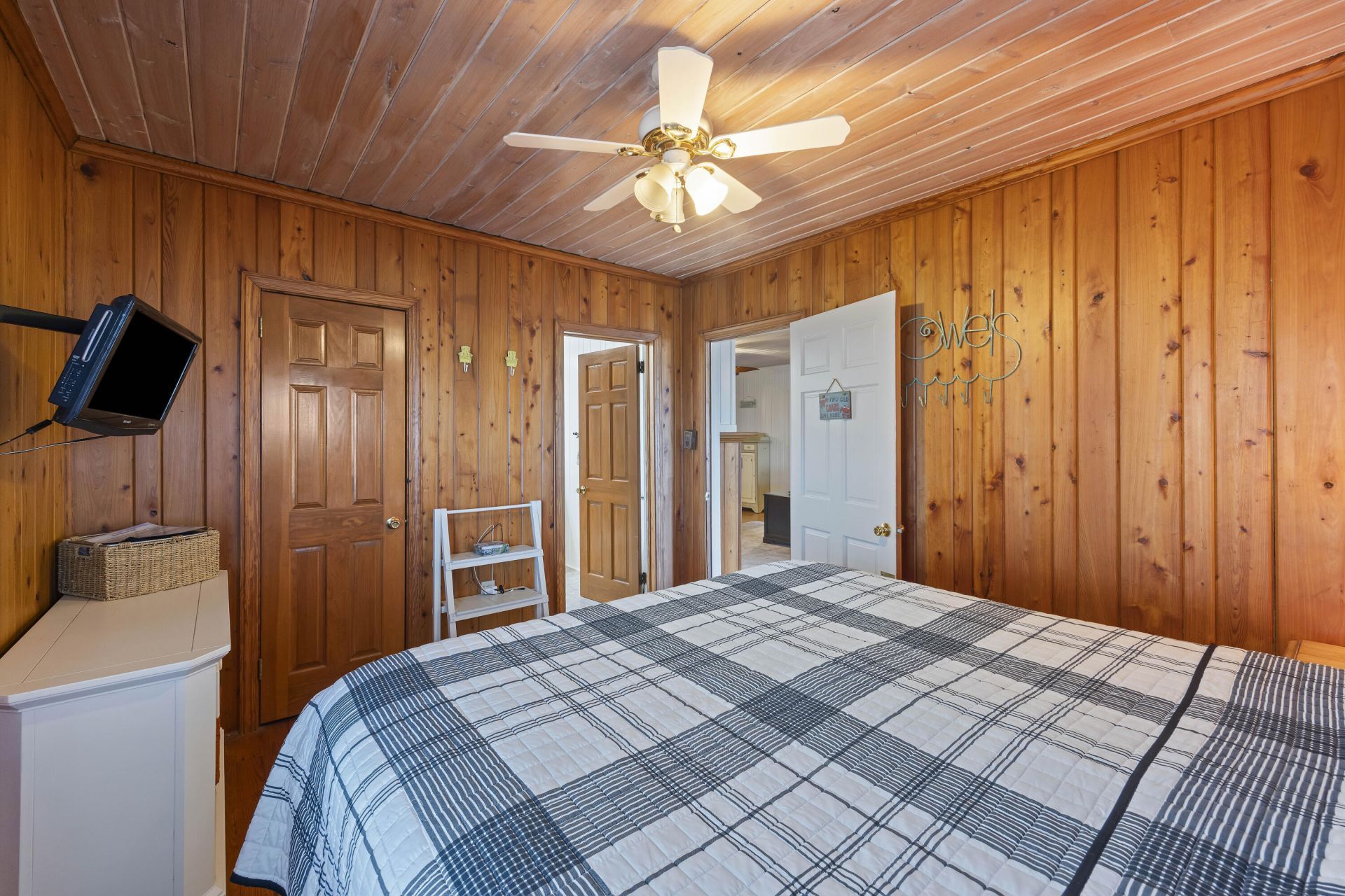 670 Springs Avenue Photo 48