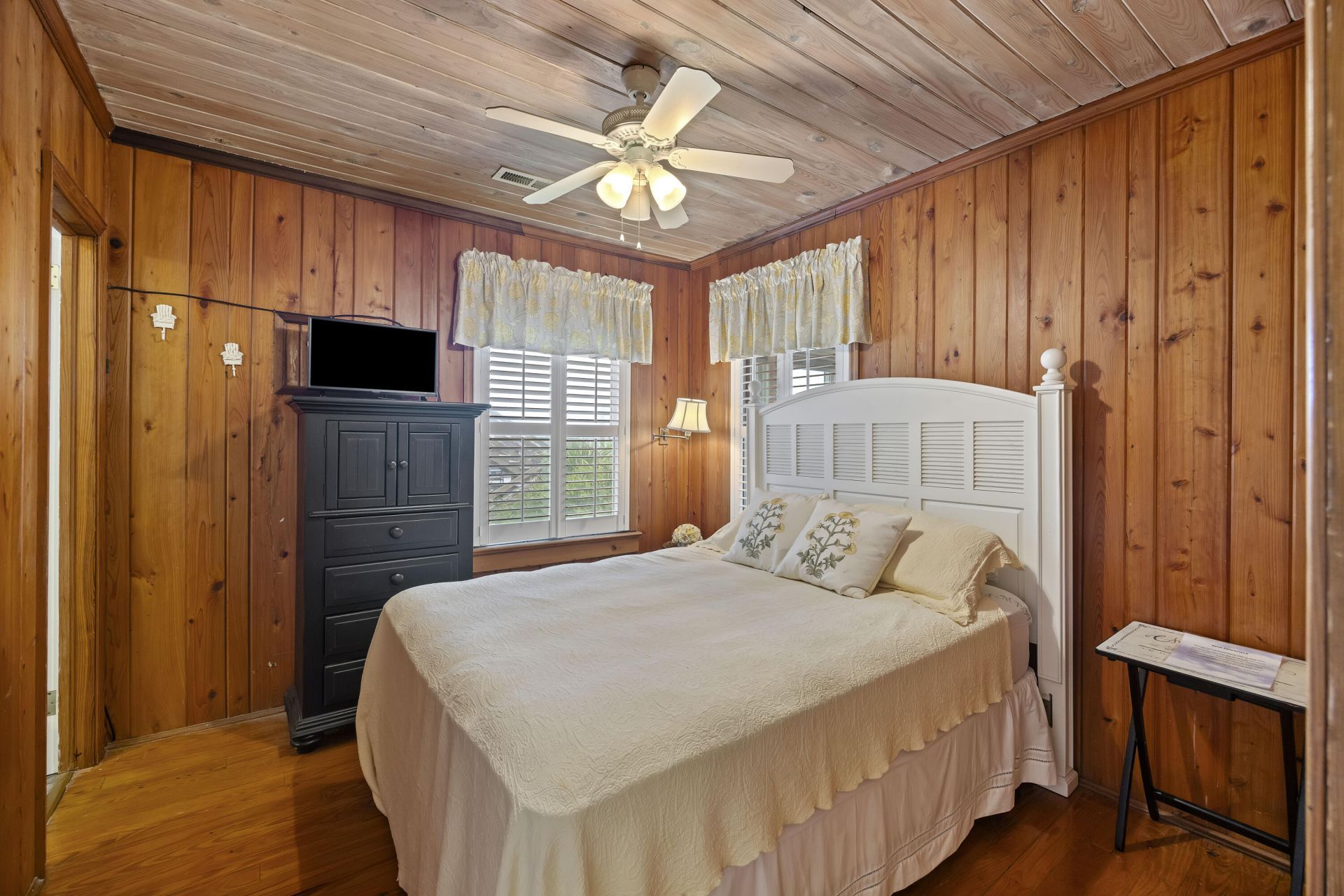670 Springs Avenue Photo 49
