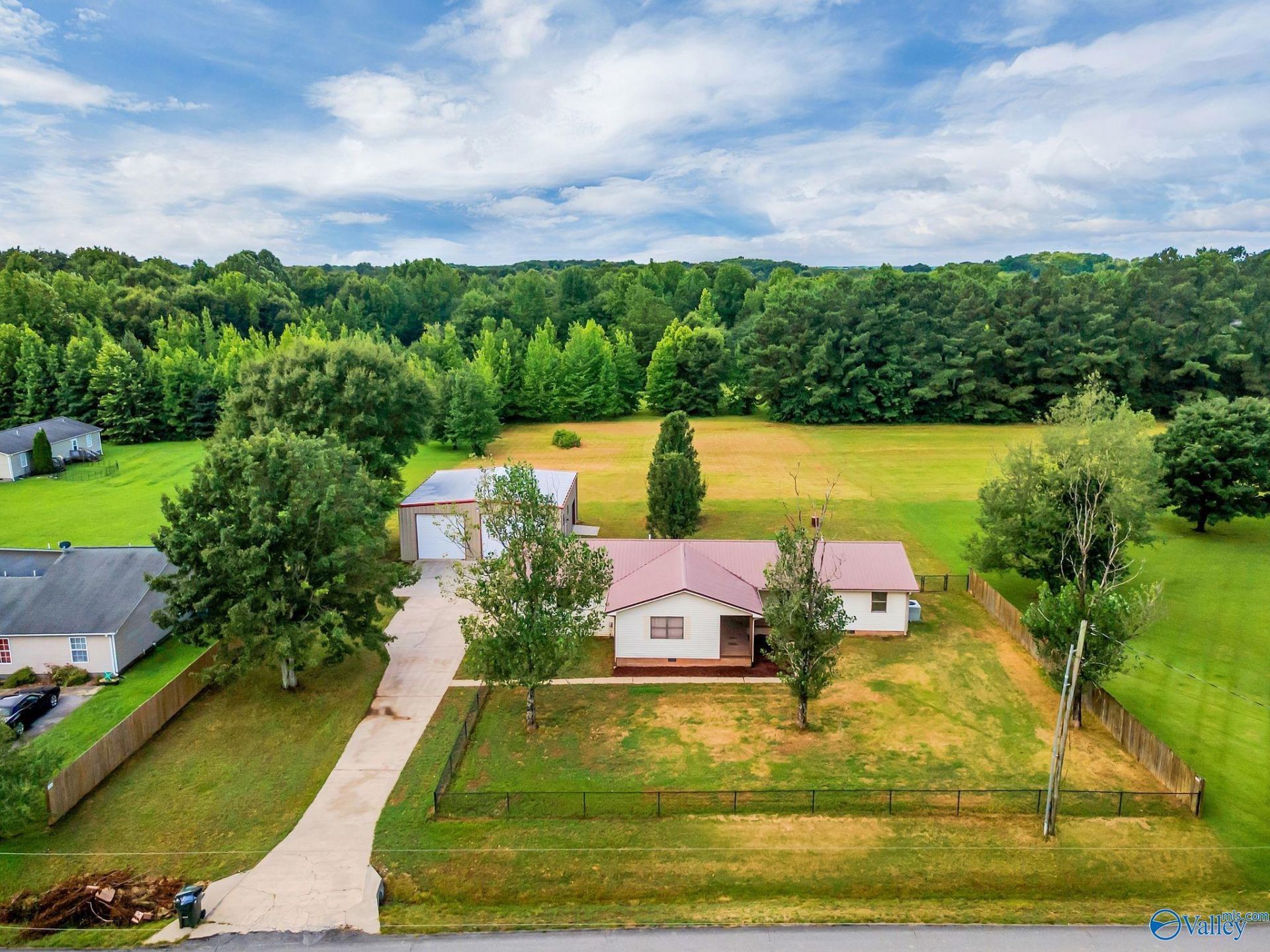 1368 Carter Grove Road, Hazel Green, AL 35750 Main Photo