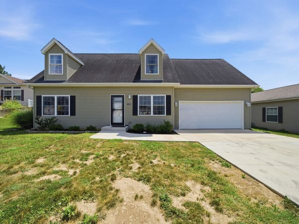 126 S COLUMBUS Street, North Pekin, IL 61554
